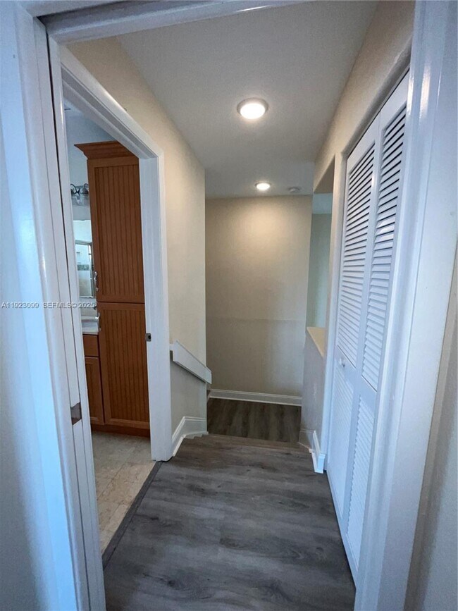 Building Photo - 1127 Laguna Springs Dr