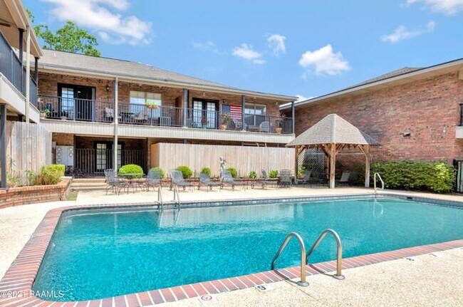 Building Photo - 112 Hillside Dr