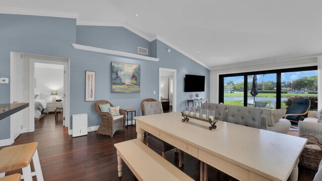 Building Photo - 515 Club Dr