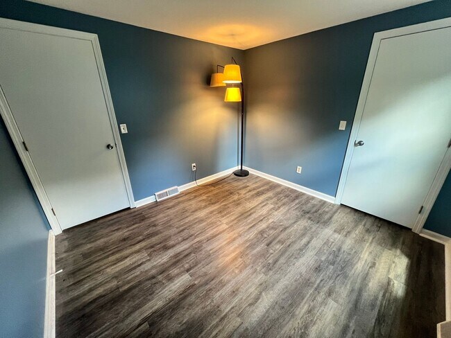 Building Photo - Single Family, Raised Ranch With Many Upda...