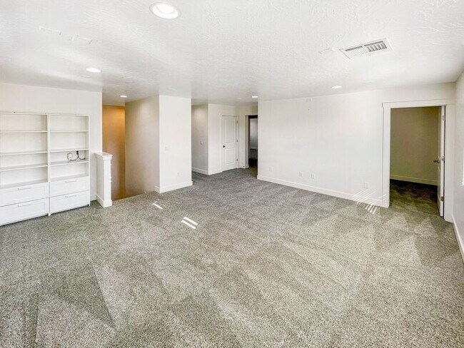 Building Photo - 3298 E Crimson Ridge Dr