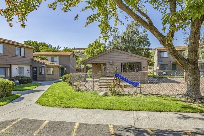 Building Photo - 2812 W 7th St