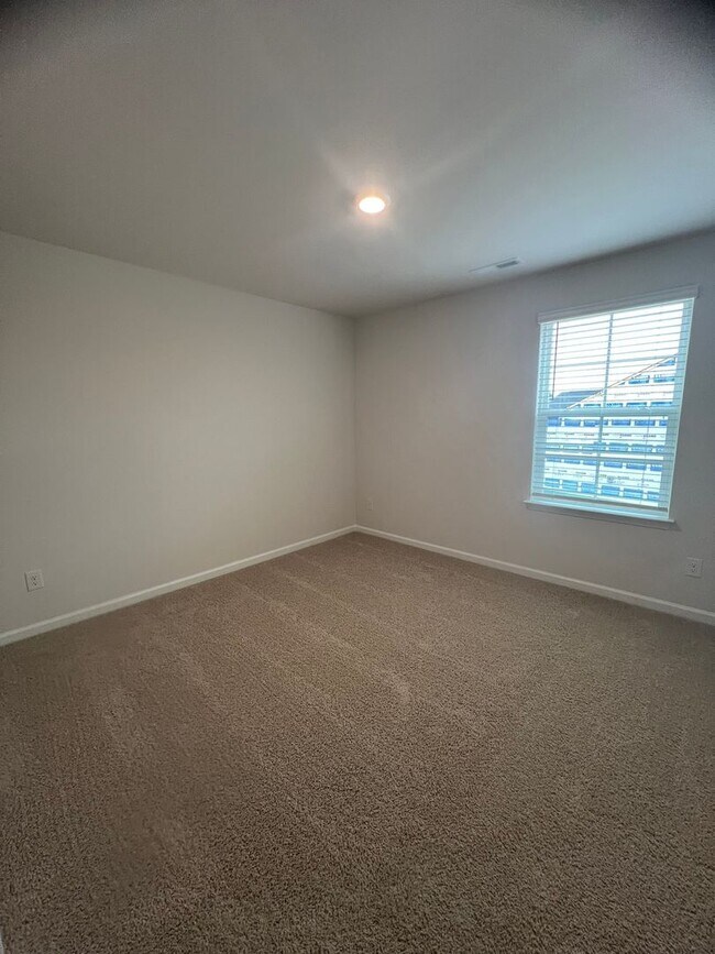 Building Photo - NEW CONTRUCTION!  Available for Immediate Move in!