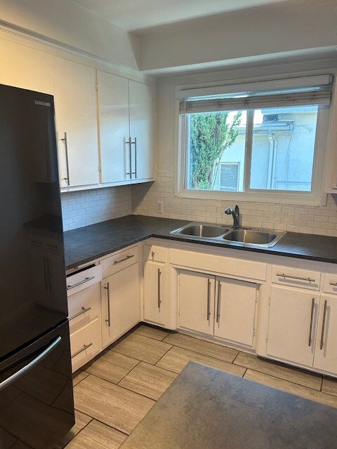 Building Photo - 1226 N Harper Ave