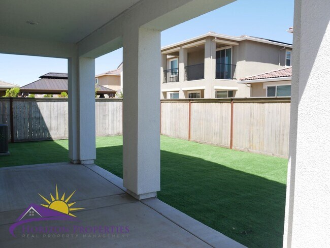 Building Photo - Modern Two-story 4 Bed 3.5 Bath 2,786 sqft...