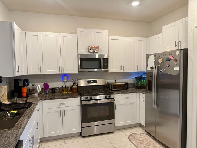 Building Photo - Bryant Square 2/2.5 1 car garage