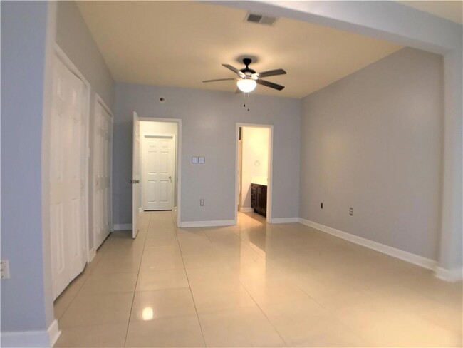 Building Photo - 1057 Marina Dr