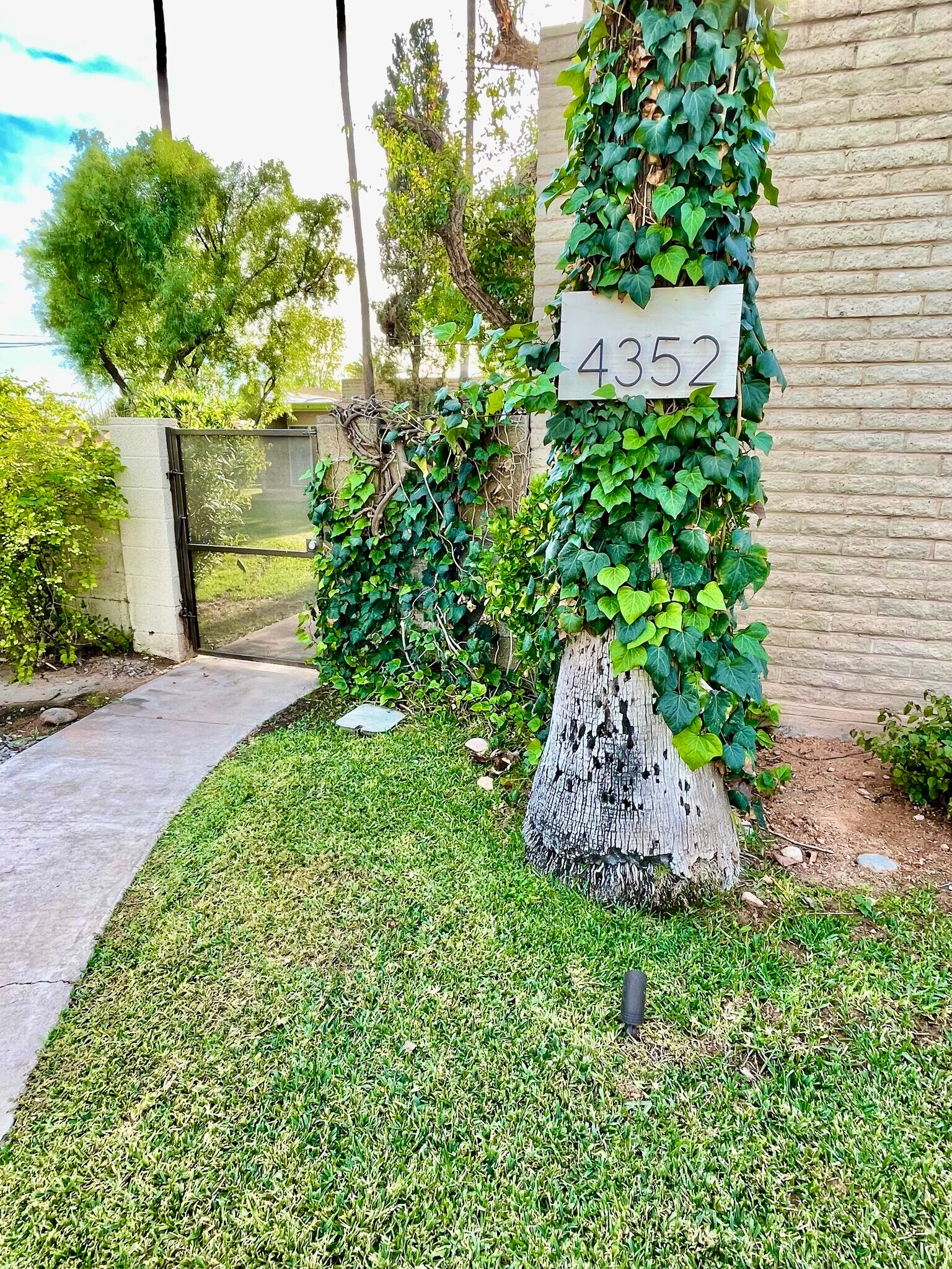 Building Photo - 4352 N 36th Plz