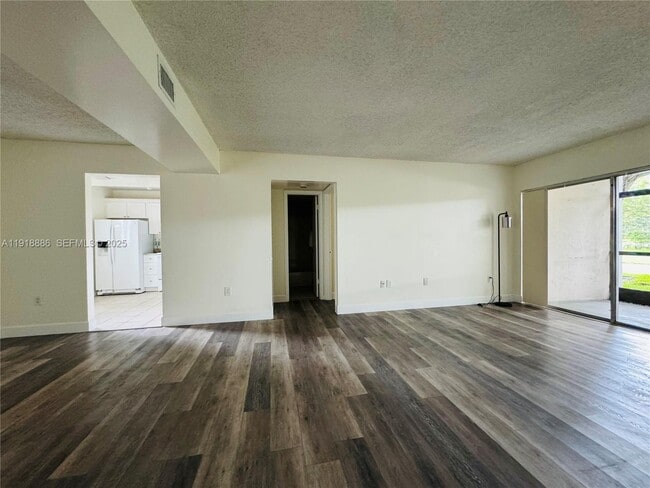 Building Photo - 701 N Pine Island Rd