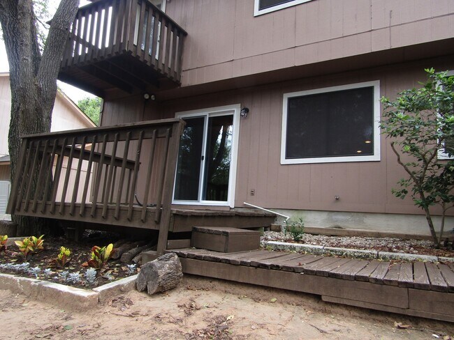 Building Photo - 812 Ramble Ln