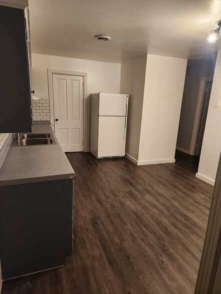 Eat-in kitchen space - 111 Verbeke St