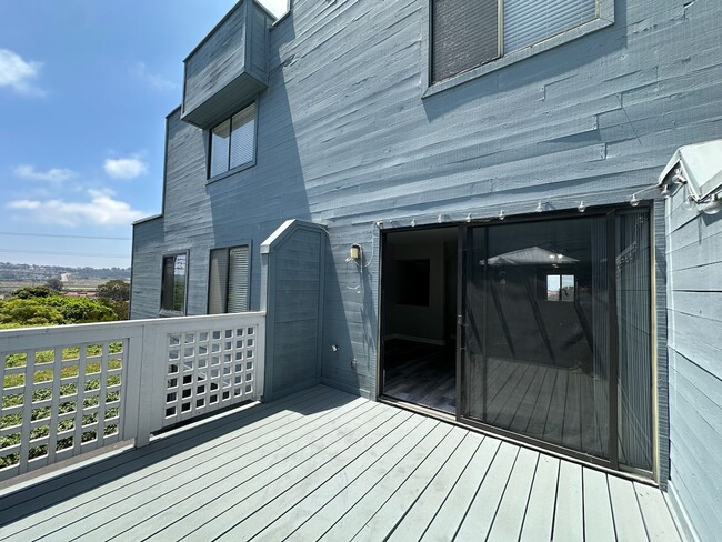Building Photo - FOR RENT: 2Bd/1.5Ba Upgraded Townhome In T...
