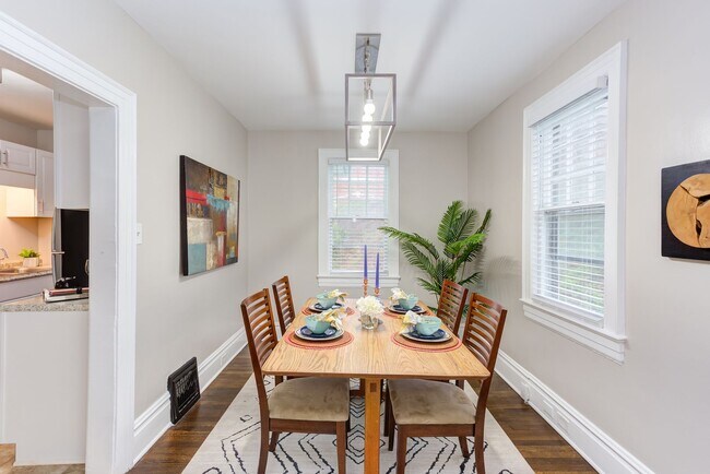Building Photo - Available Now - Adorable and Spacious!  2 ...