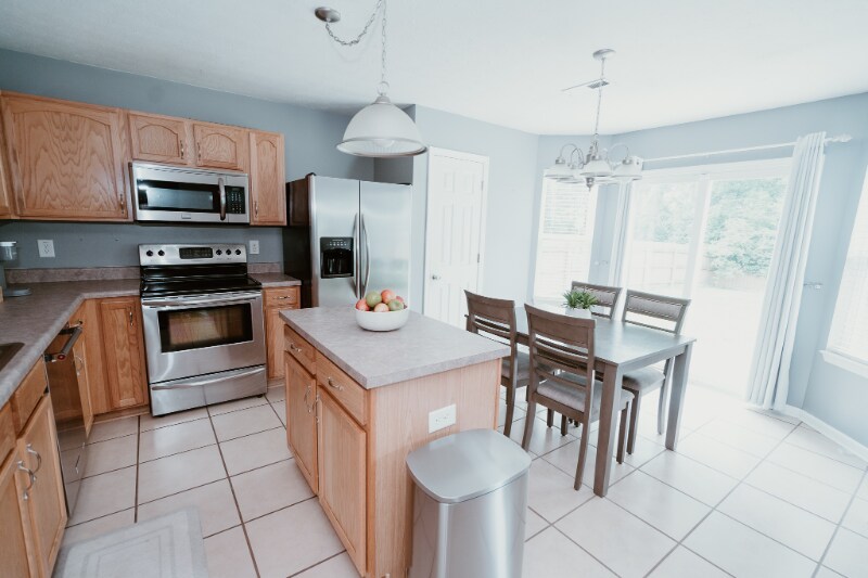 Building Photo - 5860 Newhall Dr