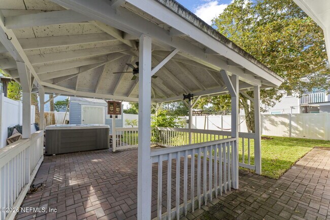 Building Photo - 618 8th Ave N