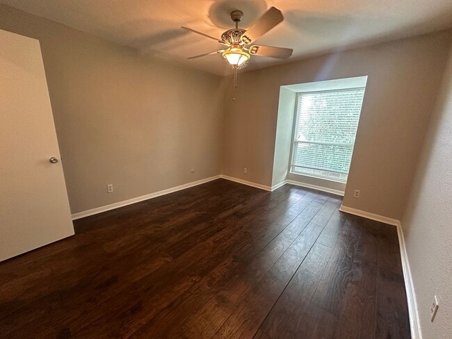 Building Photo - For Lease | 2 Bed, 2 Bath |863 Sq Ft | Wim...