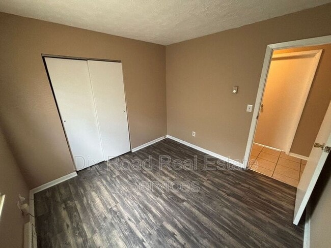 Building Photo - 1080 Azel Ave
