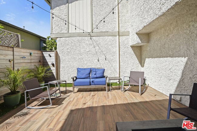 Building Photo - 6505 Dume Dr