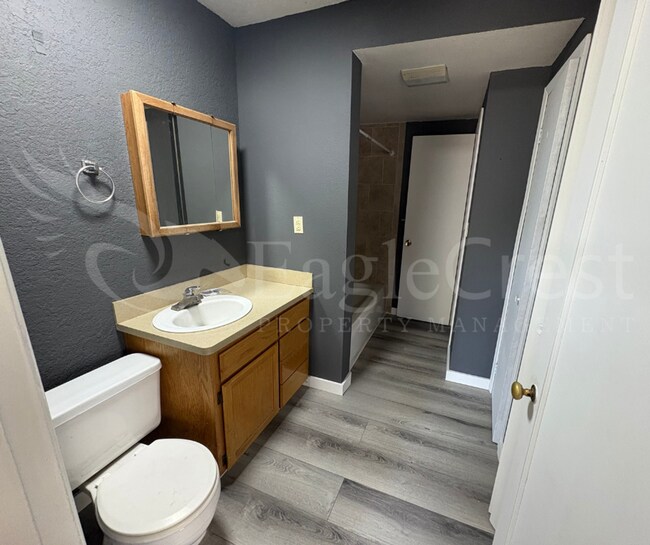 Building Photo - Roseville Lane Apartments