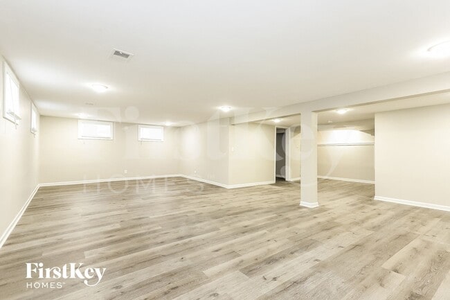 Building Photo - 1018 E 161st Pl