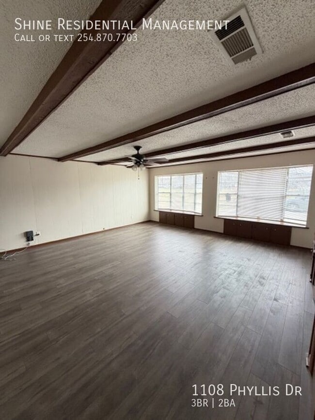 Building Photo - 1108 Phyllis Dr