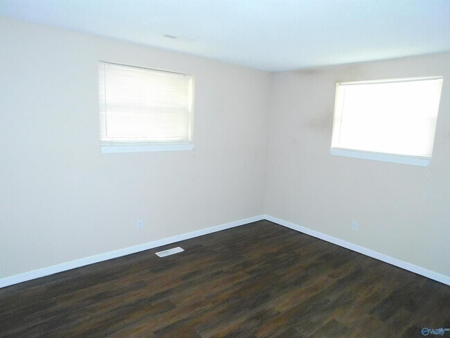 Building Photo - 314 Harolds Dr NW