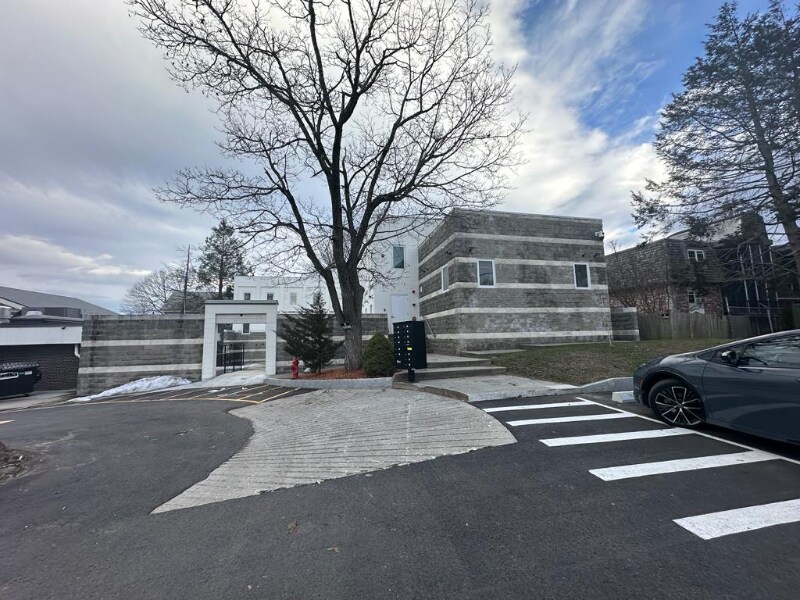 Building Photo - 19 Academy Dr