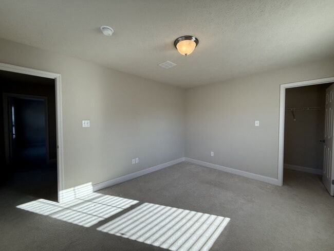 Building Photo - Three Bedroom Collegiate Station Home