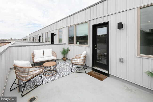 Building Photo - 3123 Beachview Ln