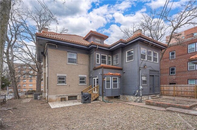 Building Photo - 712 E Armour Blvd