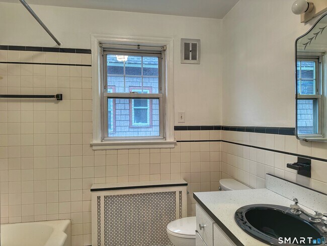 Building Photo - 181 Fox St