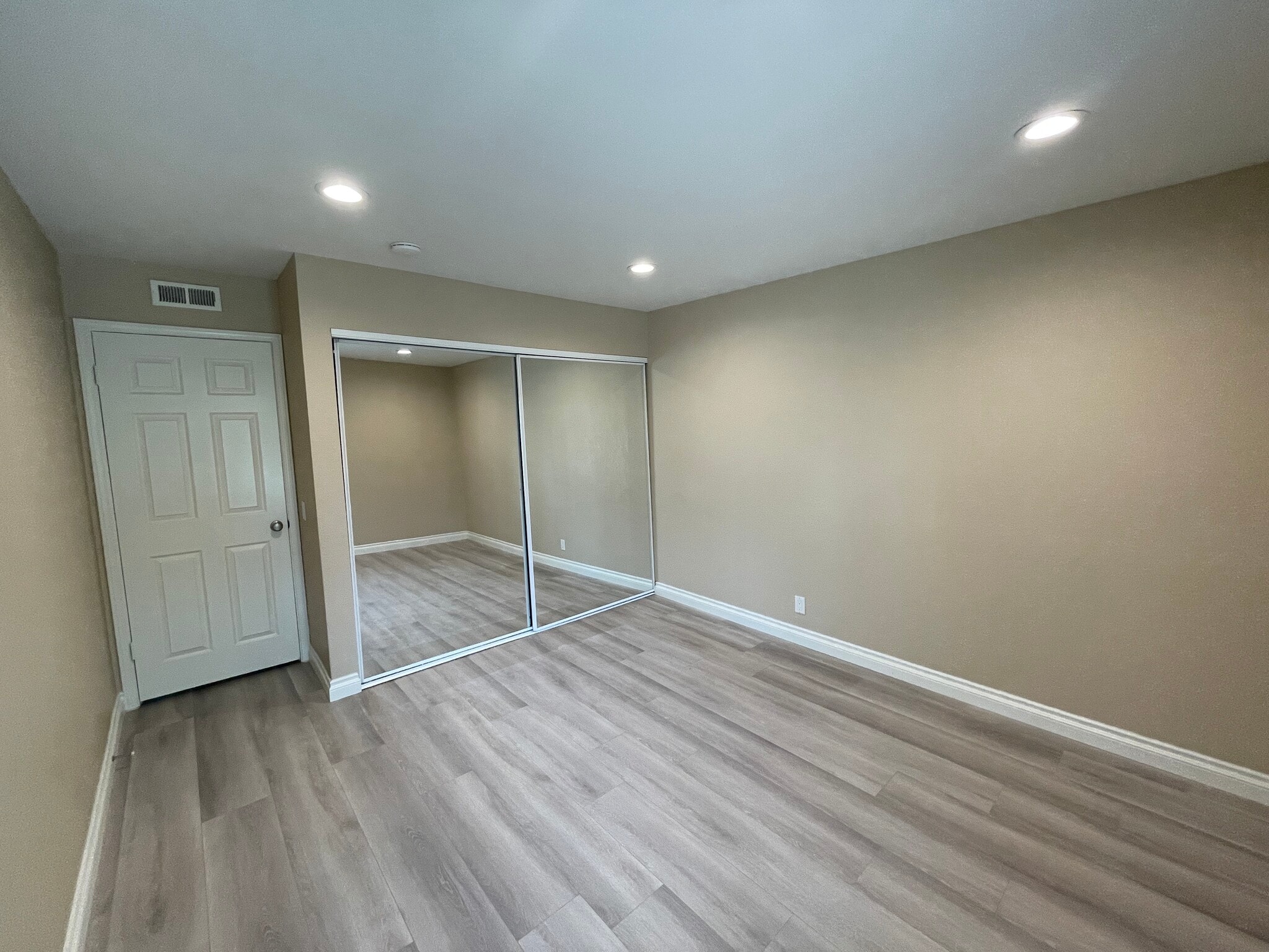Building Photo - 1180 Kildeer Ct