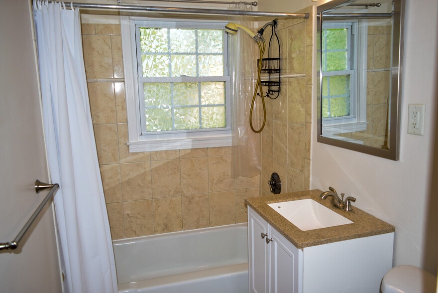 Bathroom - 49 Grandview Dr