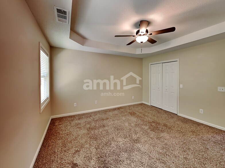 Building Photo - 1021 Whispering Woods Dr