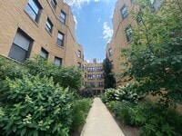 Building Photo - 2803 W Lawrence Ave