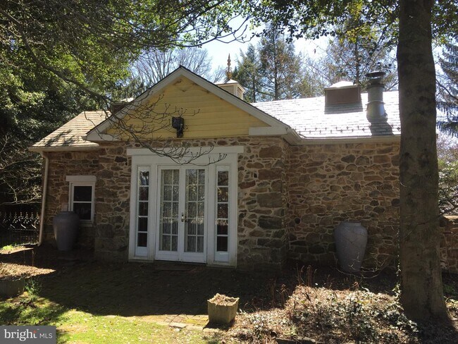Building Photo - 529 Dunkirk Rd