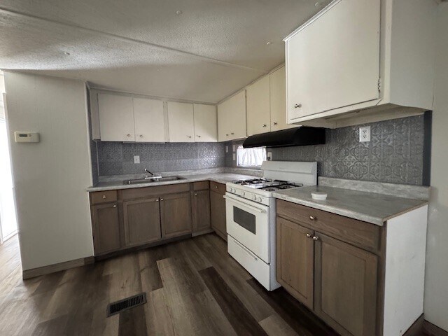 Building Photo - 1845 Coral Isle Dr
