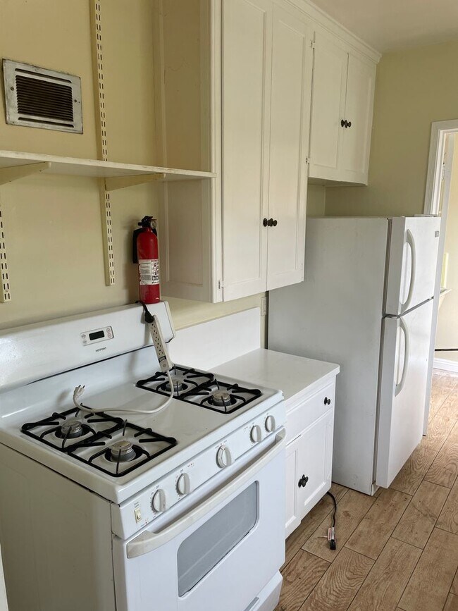 Building Photo - APT PRIMROSE