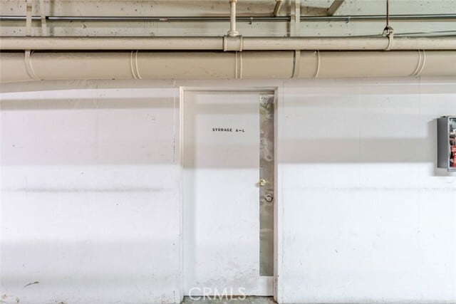 Building Photo - 13543 Moorpark St