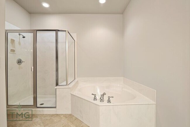 Building Photo - Luxury Gated Patio Home | 2 Bed, 2 Bath | Owasso, OK | Lawn Care Included