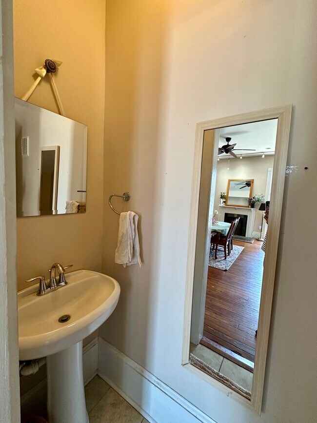 Building Photo - 3 BED | 2.5 BATH | WRAP AROUND PORCHES | MIDTOWN