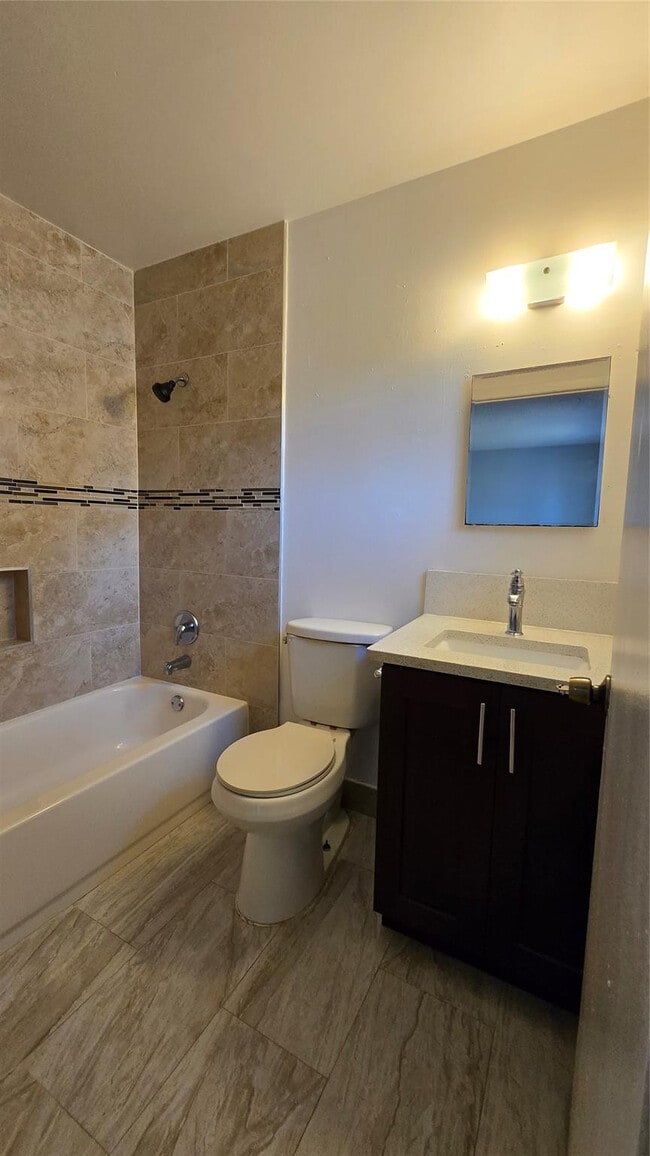 Building Photo - 416 Lakeside Dr