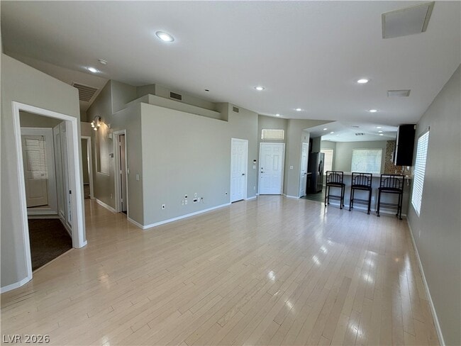 Building Photo - 276 Heatherstone St