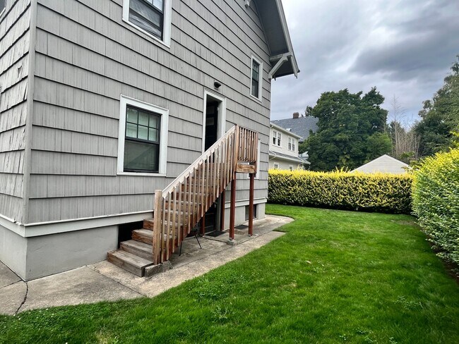Building Photo - 13th Street 6 Plex