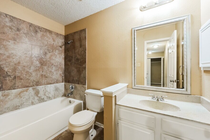 Building Photo - 1705 Cool Springs Dr