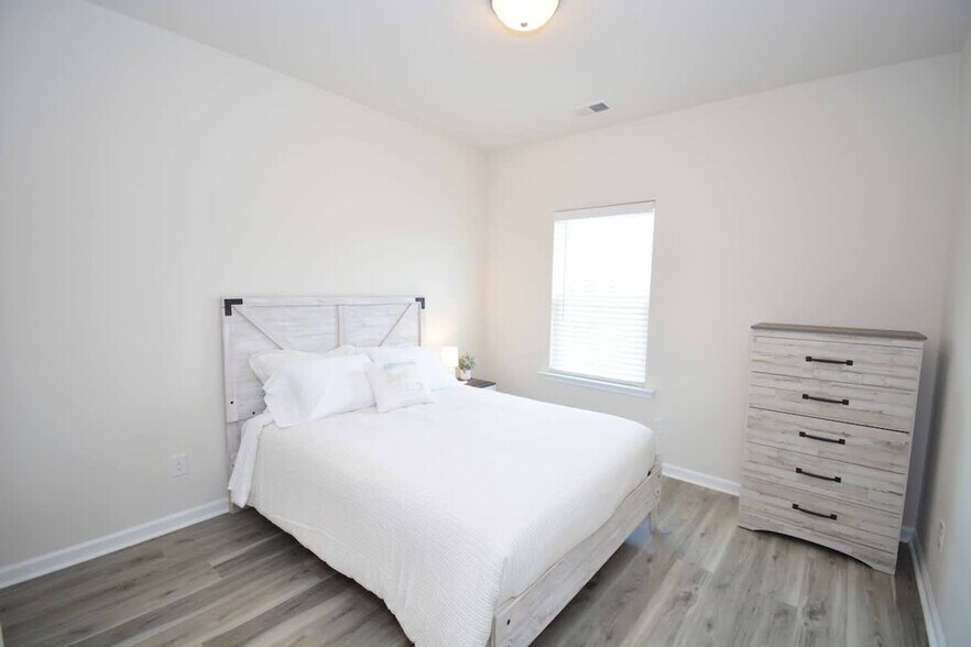 Building Photo - 596 McLernon Trce