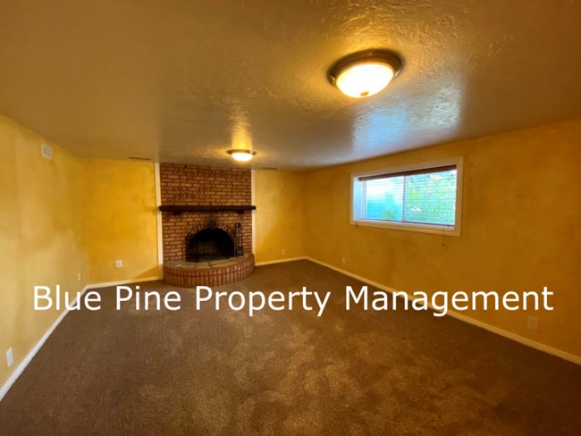 Building Photo - 896 Lucille Ave