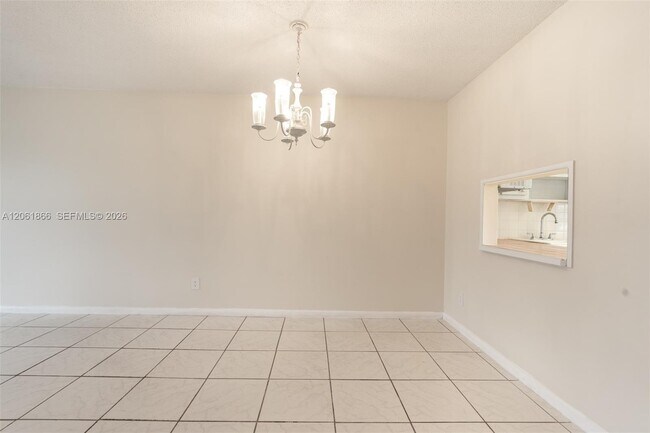 Building Photo - 7877 Golf Cir Dr