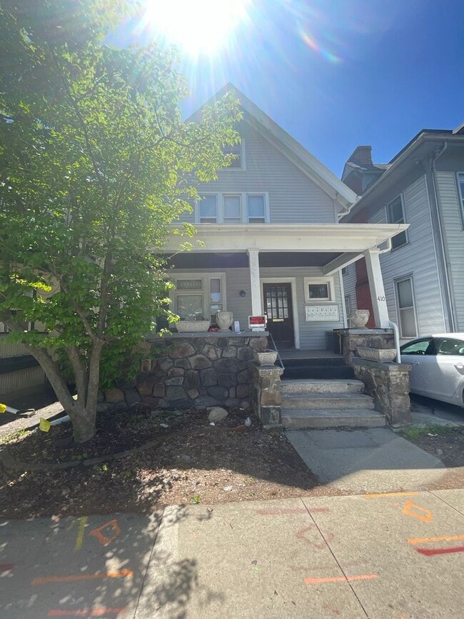 Building Photo - 410 E William St