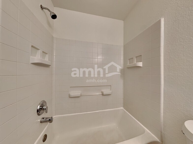 Building Photo - 673 Rosario Ln